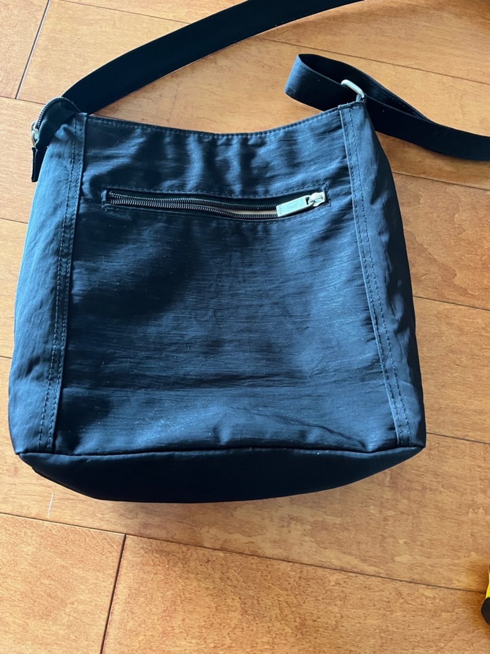 Black cross body nylon bang